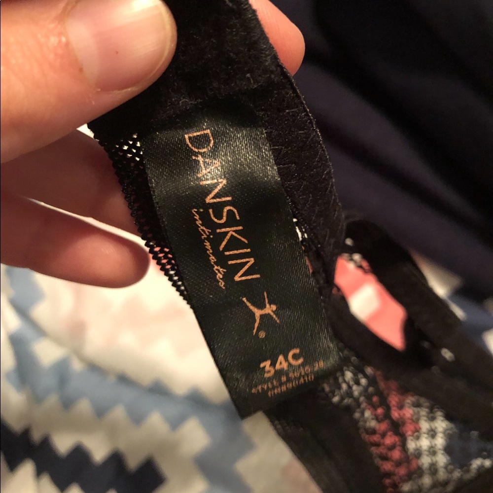 Bras - Picture 6 of 6